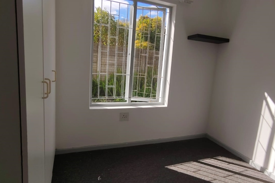 To Let 4 Bedroom Property for Rent in Heather Park Western Cape